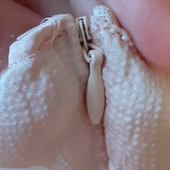 Bebe Women’s Pink Ruffle Silky Blouse / top - Picture 5 of 6